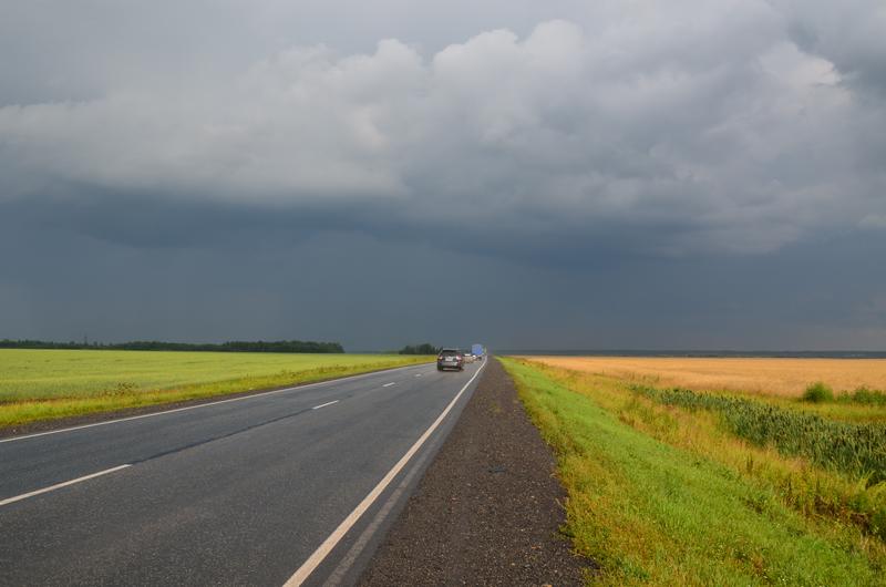 Lieber mal schon die Regenkombi anziehen. Es wurde nicht so schlimm, wie es aussieht<br />[+55.222792 +62.607144]
